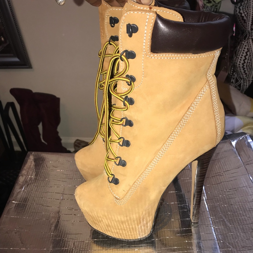 Boots - Picture 5 of 5